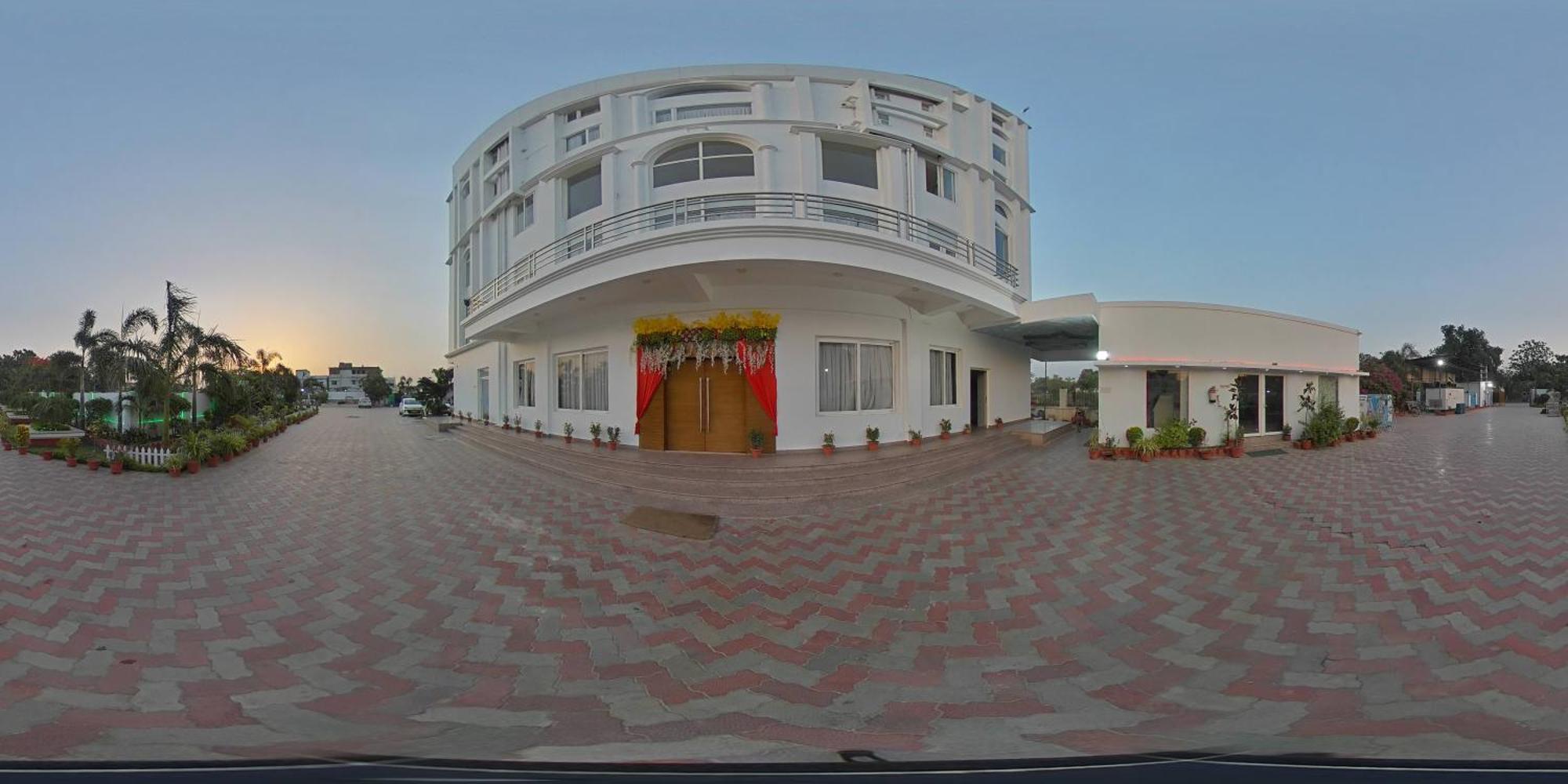 Tathastu Hotels & Banquet Hall Pipra Dewās Eksteriør billede